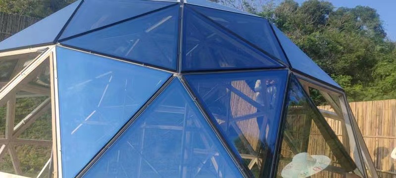 glass dome tent resort.jpg